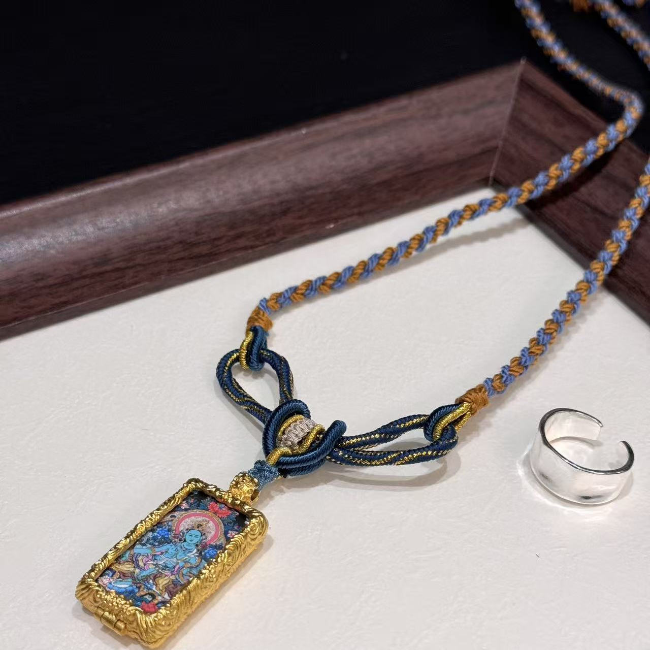 藏式绿度母朱砂小金条热贡半手绘描金唐卡项链吊坠毛衣链轻奢国风