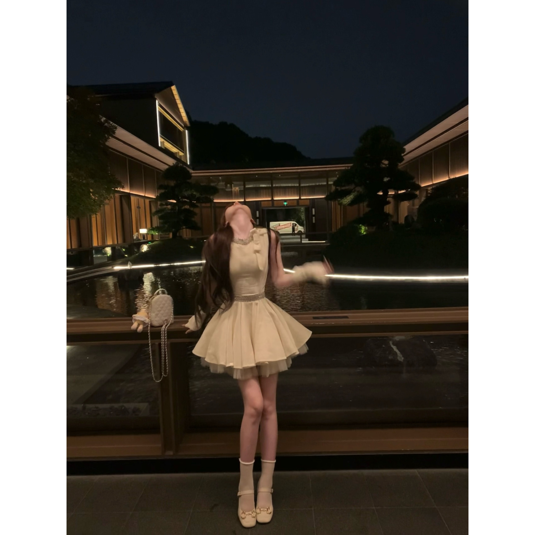 香肉肉“娇贵小姐 ”原创领口全手工丝绒镶钻千金连衣裙