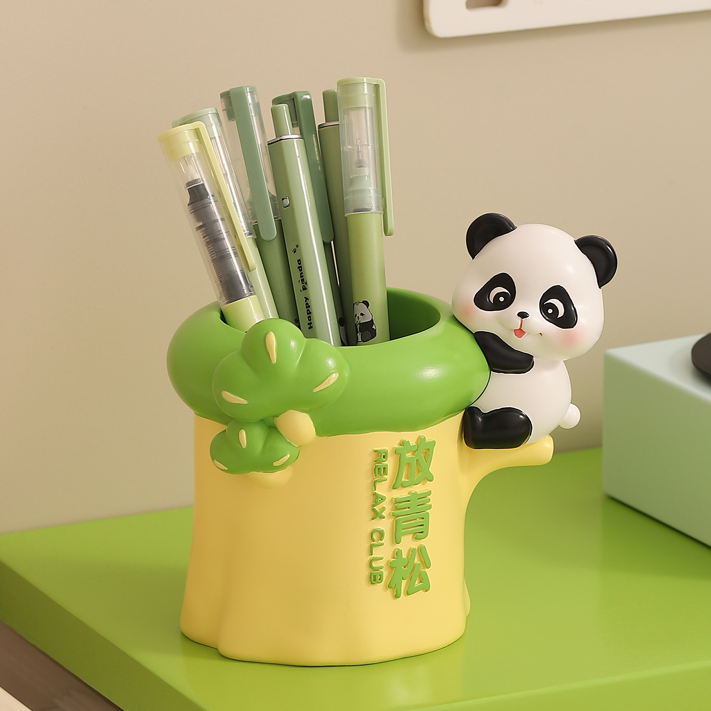 创意熊猫文创纪念品笔筒摆件