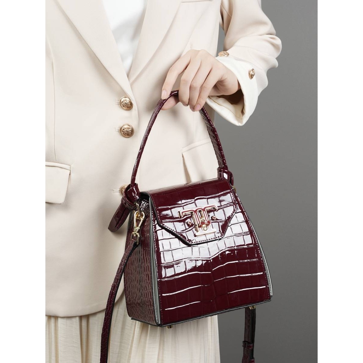 官方正品特价真皮小众设计烟盒包轻奢高级感鳄鱼纹手提斜跨盒子女