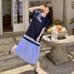 撞色拼接T恤连衣裙女2025夏季新款法式设计感宽松显瘦度假风长裙图片