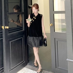 新中式国风无袖丝绒连衣裙女2025夏新款高级感网纱拼接显瘦小黑裙图片