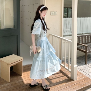 法式镂空气质勾花浅蓝色连衣裙女夏2025新款高级不撞款超好看裙子图片