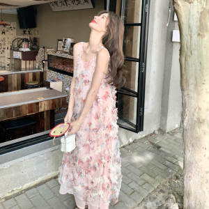 可爱甜妹穿搭粉色吊带连衣裙女春秋超火好看高级独特漂亮长裙套装图片