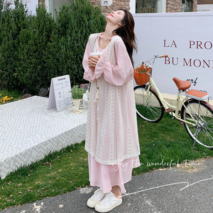 粉色甜美减龄连衣裙女2025春新款宽松显瘦钩花罩衫长裙图片