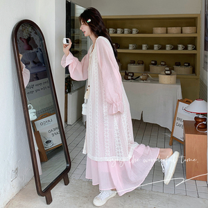 粉色甜美减龄连衣裙女2025春新款宽松显瘦钩花罩衫长裙图片
