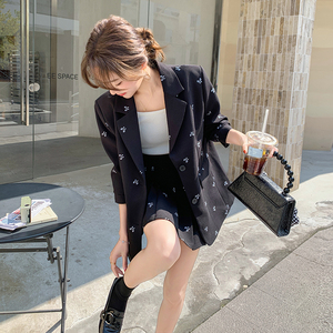 黑色高级感蝴蝶印花西装套装女2025春季新款气质时尚百褶裙两件套图片