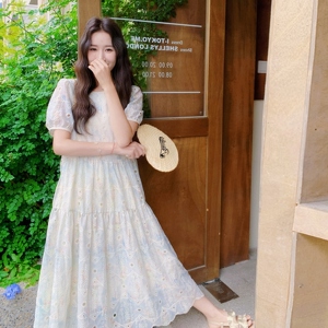 温柔风浪漫法式泡泡袖蕾丝印花连衣裙女夏季新款时尚洋气独特长裙图片