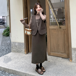 韩版高级感马夹半身裙套装女2025春秋季新款显瘦休闲打底衫三件套图片