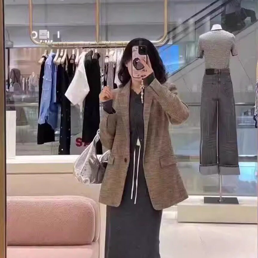 格纹美拉蓝穿搭西装外套