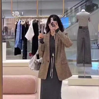 格纹美拉蓝穿搭西装外套