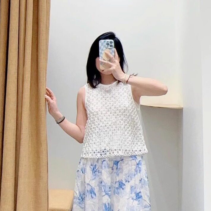 2025早春新款女装白色圆领无袖珠饰短款休闲上衣MFPTO01131