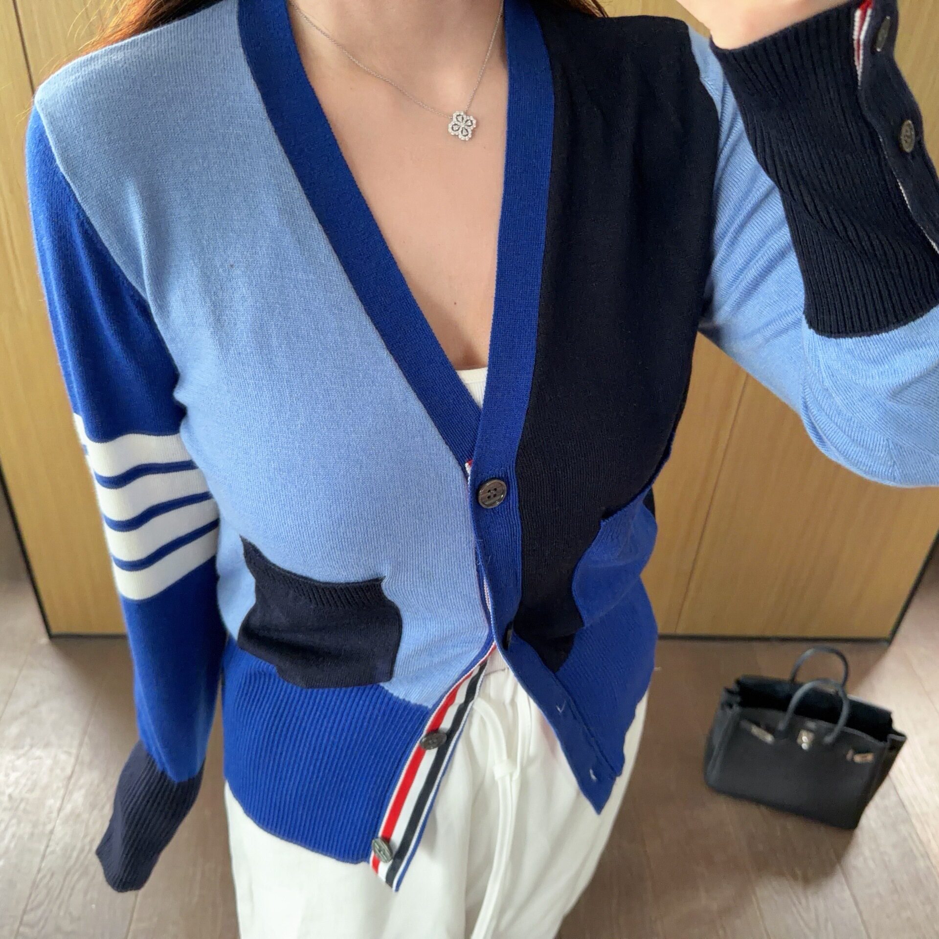 maSande2026春季新款克莱因蓝撞色TB学院风V领长袖毛衣针织开衫上