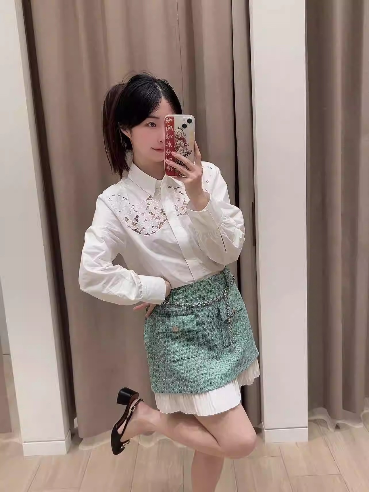女装设计感镂空白色长袖衬衫