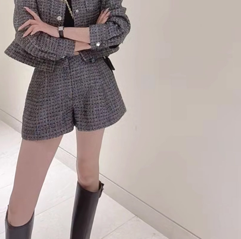 2024早春新款女装法式时尚亮片粗花呢短裤MFPSH00520