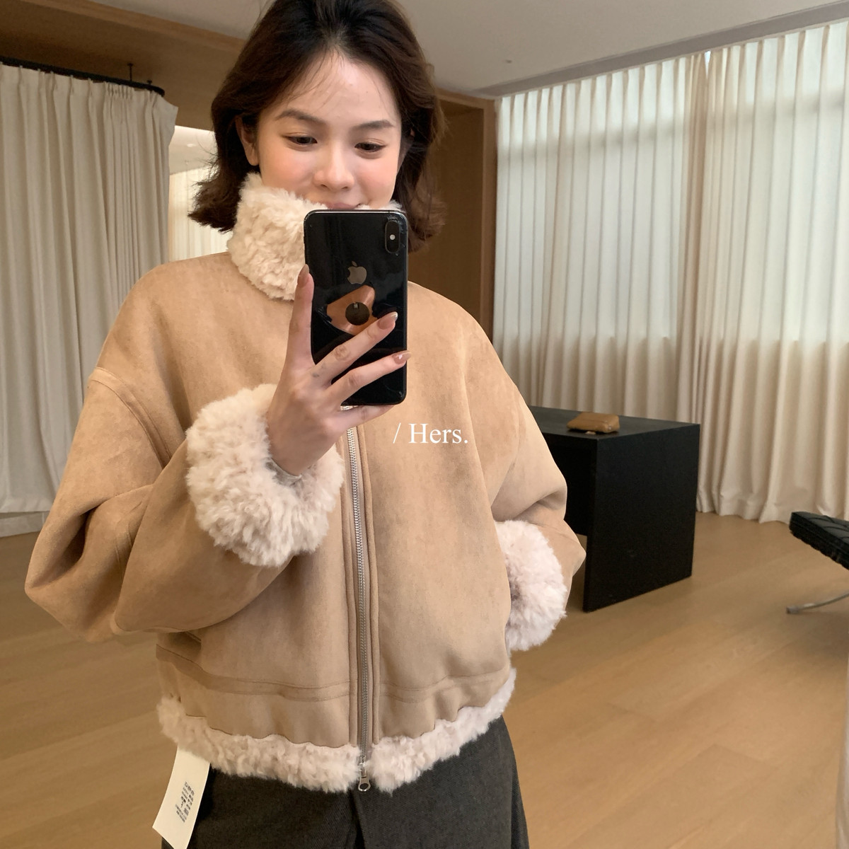 Hers-早冬上新简约日常复古毛领仿皮毛一体短外套66920