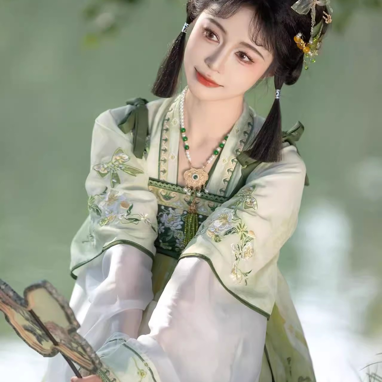 唐韵轻衫铺春莺唐制褶裙齐胸刺绣