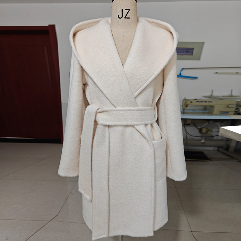 连帽加厚羊驼绒阿尔巴卡高端带里衬白色短款大衣超保暖毛呢外套女