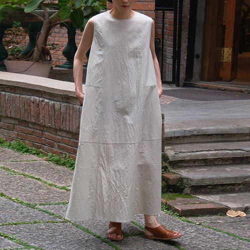 inLESS丨屿麻纪 isola e lino A型无袖连衣裙