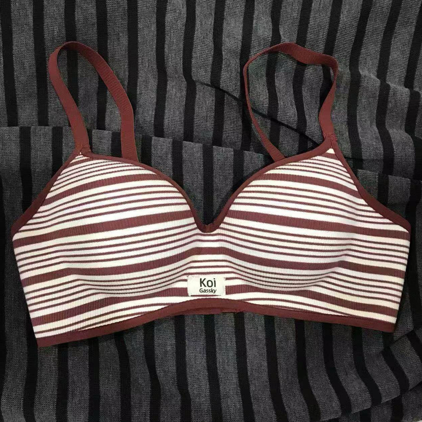 条纹撞色女士本命年红内衣小胸聚拢女收副乳防下垂加厚显大文胸罩,女士内衣/男士内衣/家居服,文胸,淘宝优惠券,粉丝福利购,淘宝优惠卷