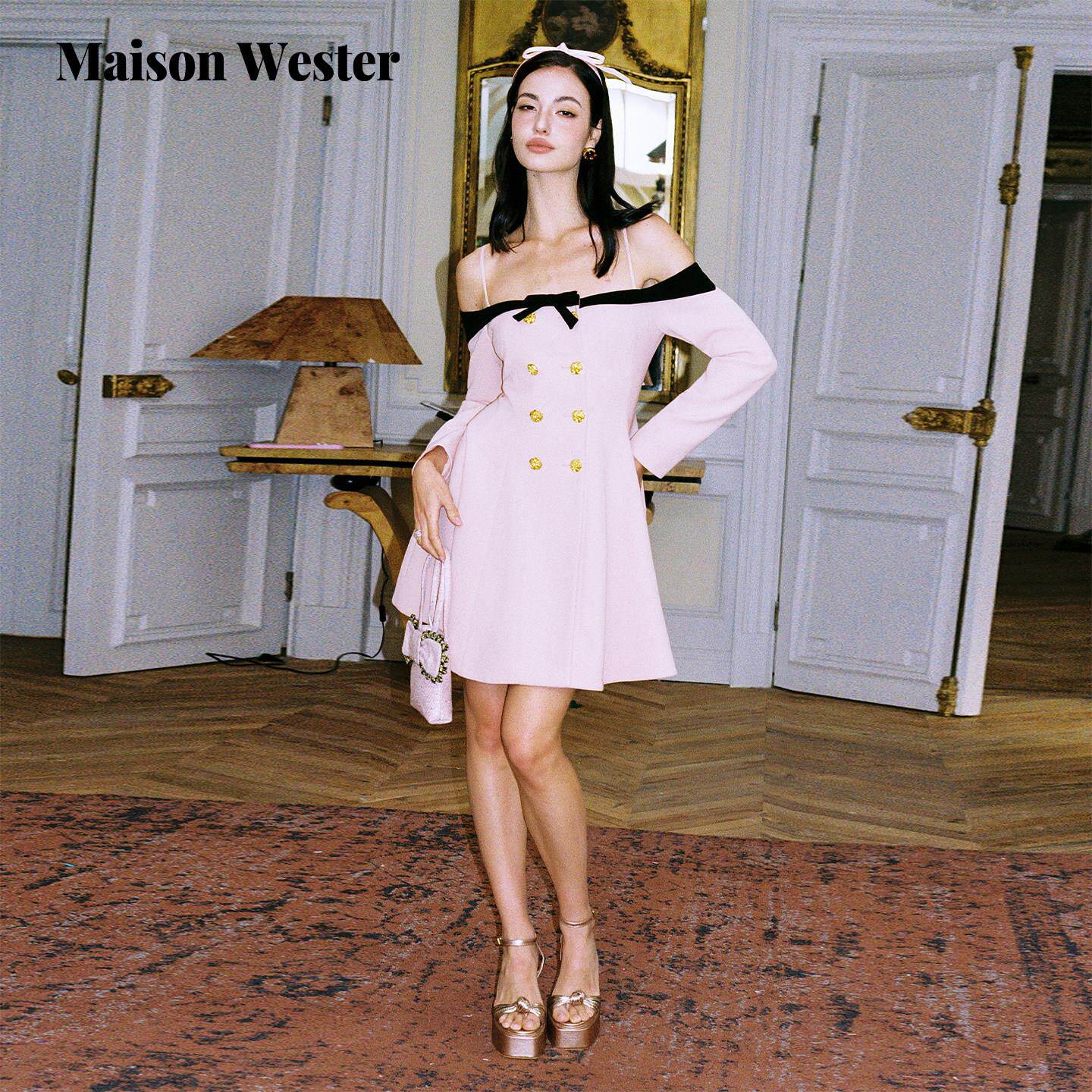 Maison Wester2026春新品粉黑撞色蝴蝶结露肩金扣洋装