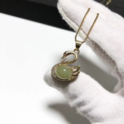 D107# 天然和田玉天鹅吊坠8.5*10.5mm 总尺寸13*18mm 重量2.94克