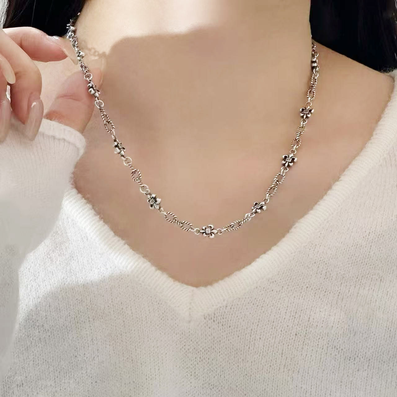 通体S925银复古做旧十字花麻花套环项链项链女潮款鸢尾花时尚百搭