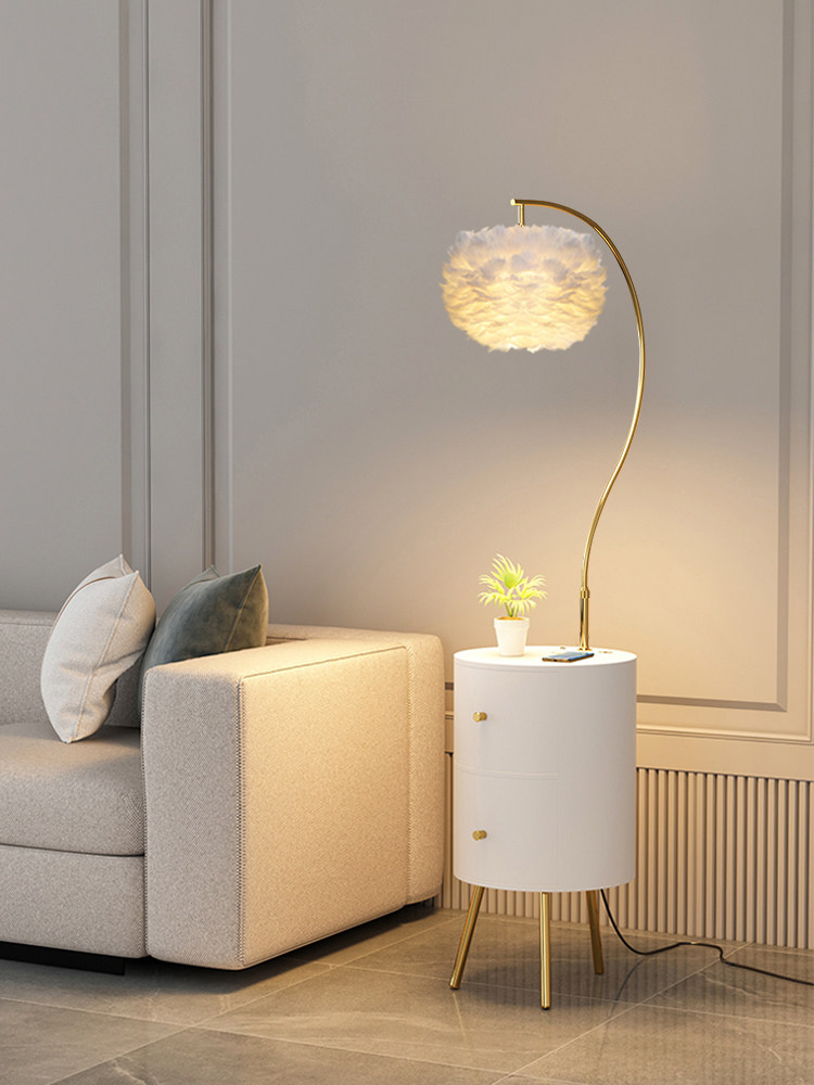 羽毛落地灯卧室床头柜一体化斯堪的纳维亚无障碍豪华客厅边桌饰品