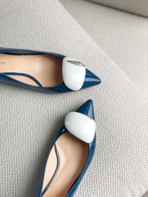 低跟漆皮尖头拼色女鞋