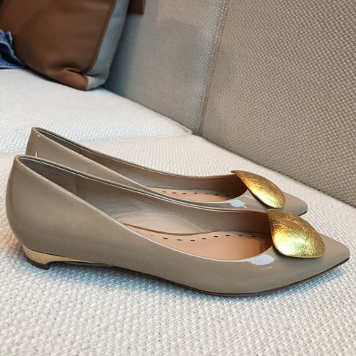 金扣裸色漆皮春季尖头粗跟女鞋