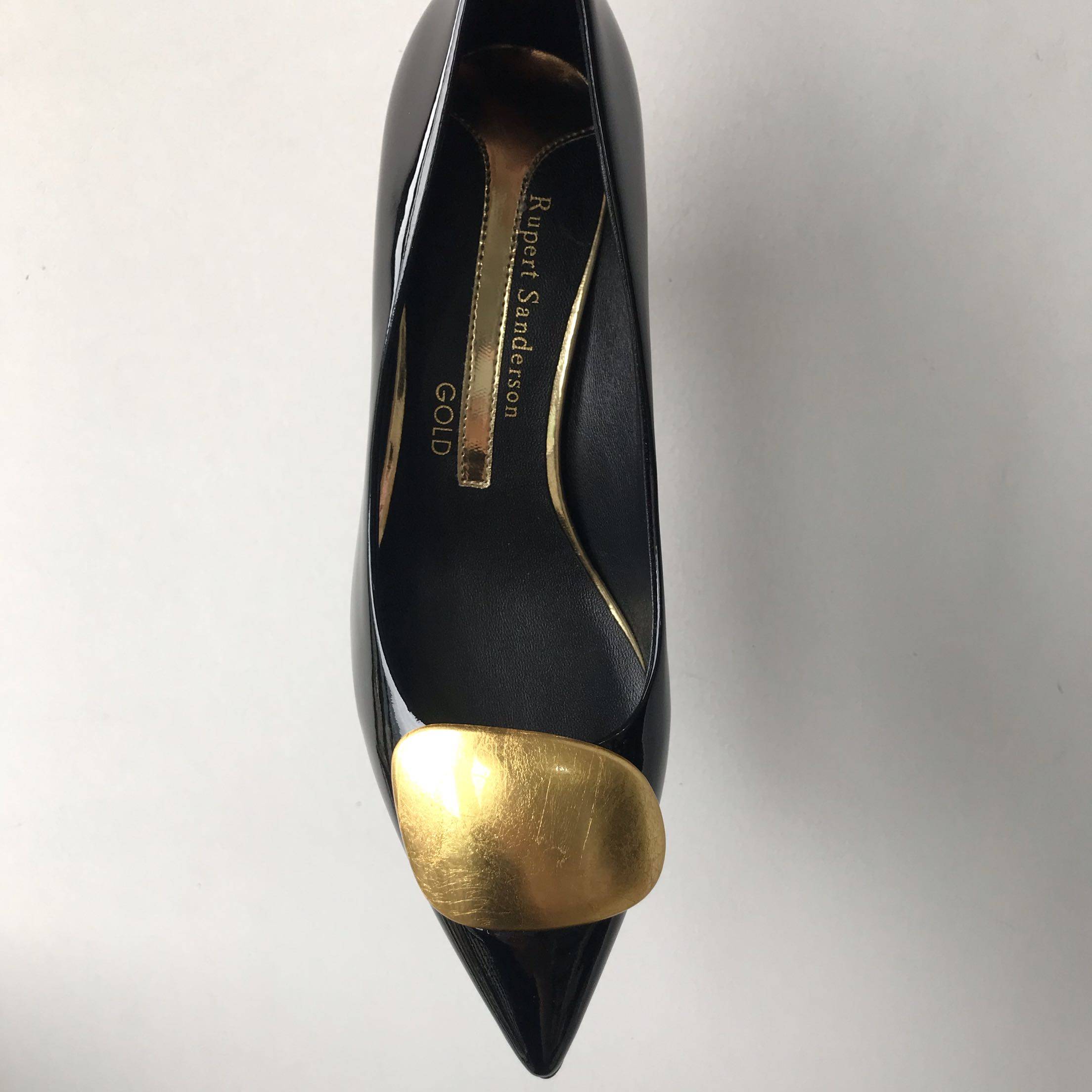 新款rupert sanderson单鞋高跟鞋女新款金萡金扣漆皮黑色尖头单鞋
