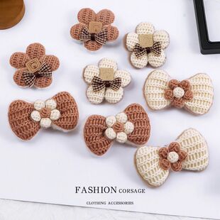 软萌可爱针织蝴蝶结五瓣花胸针奶咖设计感布贴别针diy配饰装饰品