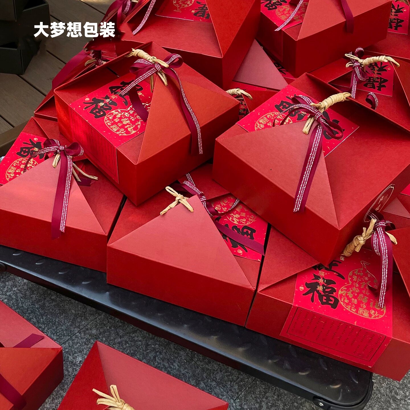 节日伴手礼包装盒中国红古典盒