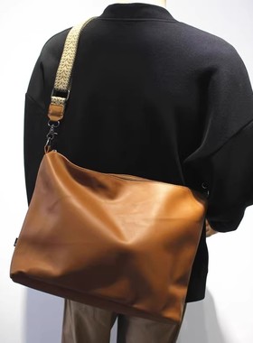 法国Cavi KIong斜挎包男包包邮差软皮2024新款单肩包潮流男旅行包