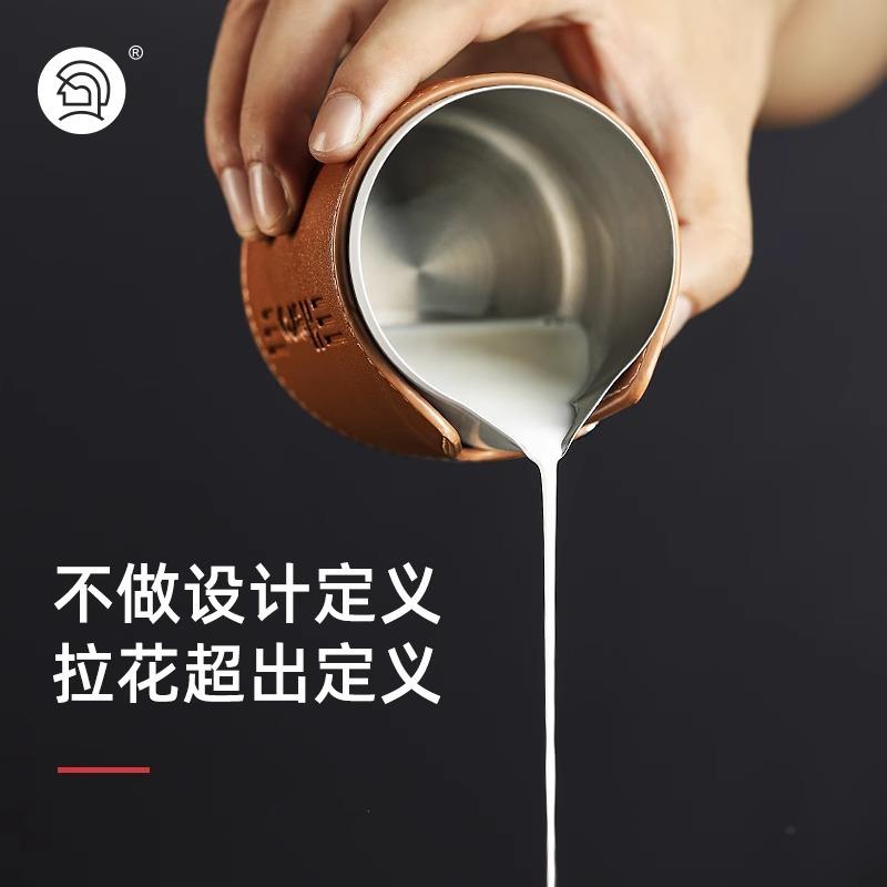 新款直销专业咖啡拉花缸尖嘴无手柄带皮套304咖啡杯子拉花杯打奶