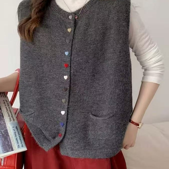 【彩色爱心扣马甲】新款彩色爱心扣圆领开扣针织马甲x780