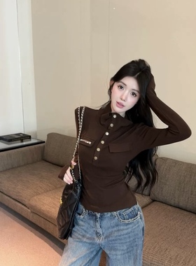 美拉德复古咖色纽扣长袖t恤女秋冬内搭设计感修身打底衫德绒上衣