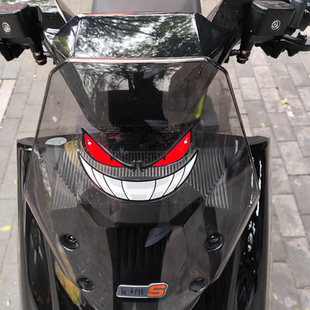适用雅迪冠能S白鲨90/70L-H贴纸电动车改装配件恶魔微笑防水车贴