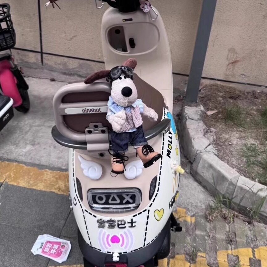 适用九号Q85c宝宝巴士立体贴纸图片