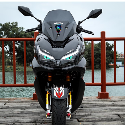 适用五羊本田NWT150车头拉花改装饰配件贴纸麦当劳夜光猫眼睛高达