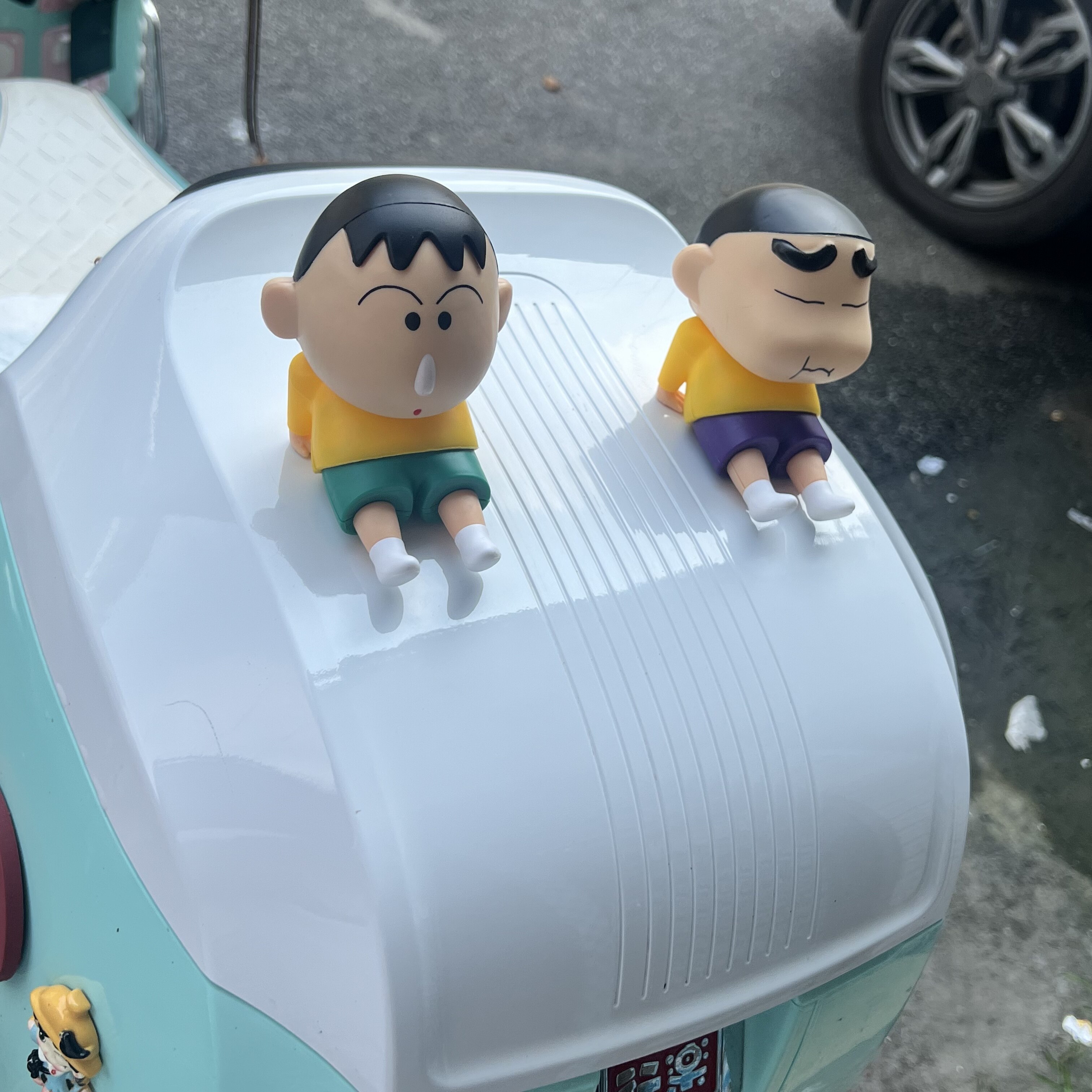 蜡笔小新电动车装饰小配件尾部可爱卡通公仔车载摆件电瓶车挂件