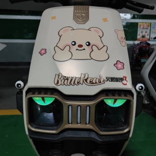 适用于25款台铃赤兔车头黄油小熊防水装饰贴纸夜光立体恶魔眼睛贴