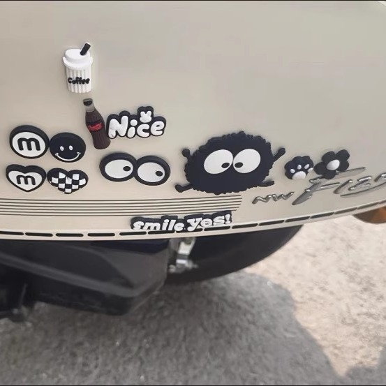 适用本田NWF125车身煤球眼睛字母笑脸硅胶可爱立体创意diy装饰贴