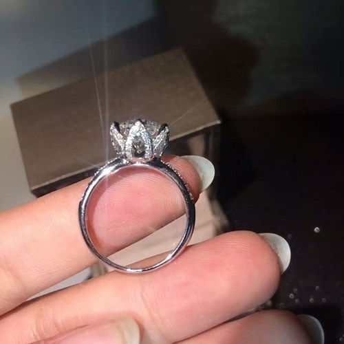 荷花花苞款1二3克拉钻戒仿钻戒指女纯银镀白金宝石复古求婚结婚戒
