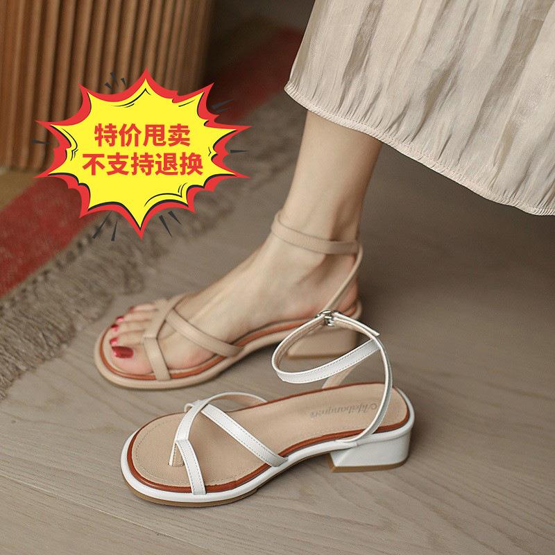 粗跟女鞋夏季现货一字带百搭矮跟休闲圆头时装夹趾凉鞋女透气
