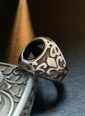 黑鸢-镶嵌鸢尾花钛钢不掉色尾戒