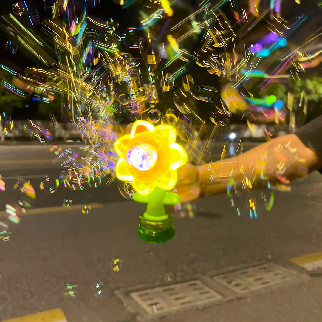 2025新款高品质太阳花泡泡机自动旋转摇头手持出片神器户外游玩