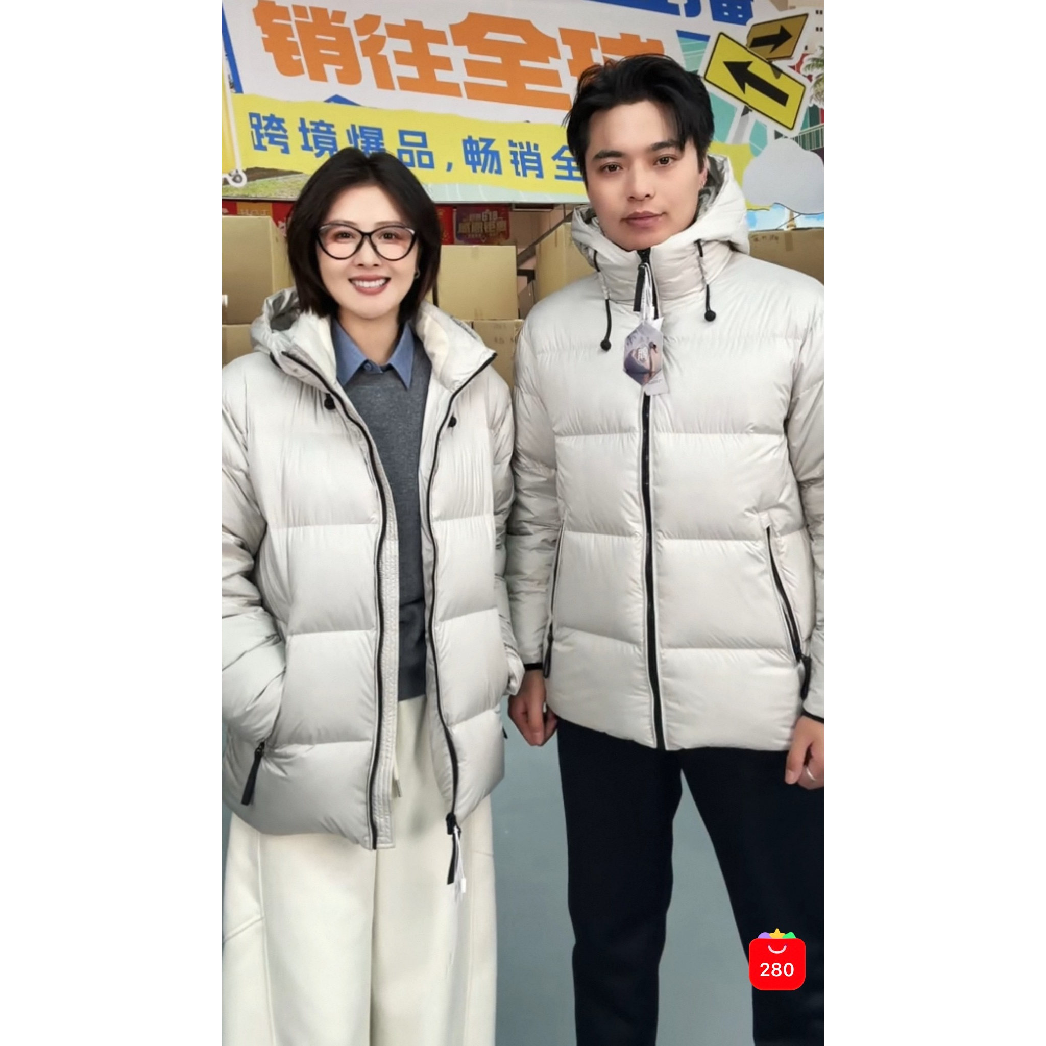 休闲风连帽短款羽绒服