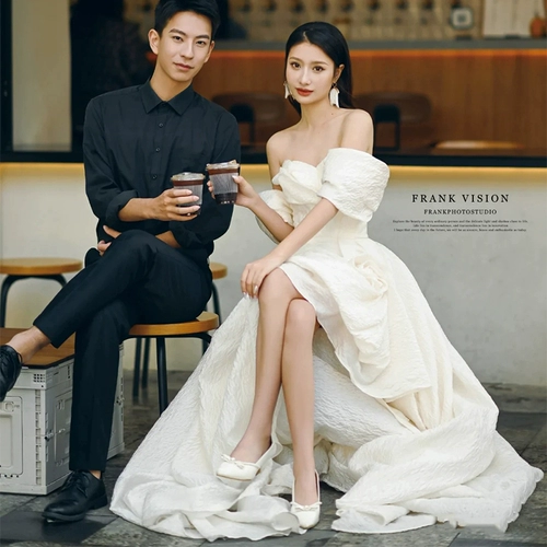 Корейское в стиле плеча легкое свадебное платье с высоким уровнем сенсорного белого простых супер бессмертных путешествий невесты, короткая и магистральная марля, марля