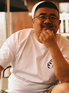 占地为王原创设计师T恤可爱风格大码纯棉透气凉感合身